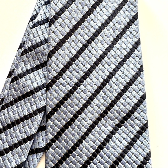 XMI Platinum Men’s Tie 2 Shades of Blue O/S - Picture 2 of 5
